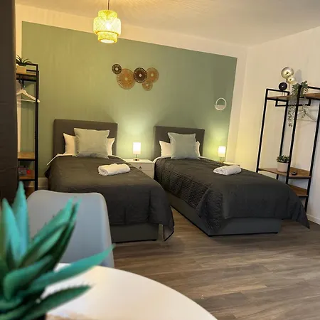 Immostay S#1 Zimmer - Parkplatz & Wlan, Modern, 4k-tv, Naehe Mercedes Benz Apartment *