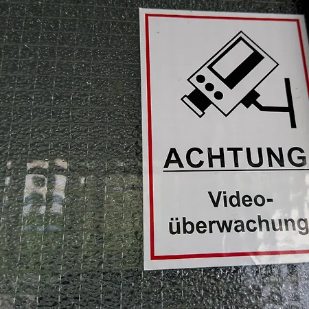 Immostay S#1 Zimmer - Parkplatz & Wlan, Modern, 4k-tv, Naehe Mercedes Benz Apartment *
