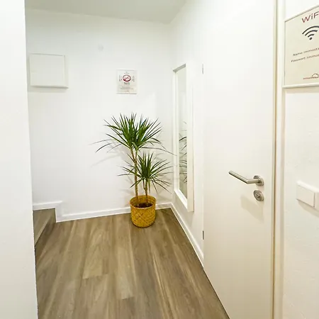 Immostay S#1 Zimmer - Parkplatz & Wlan, Modern, 4k-tv, Naehe Mercedes Benz *