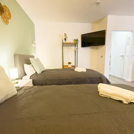 Immostay S#1 Zimmer - Parkplatz & Wlan, Modern, 4k-tv, Naehe Mercedes Benz Apartment *