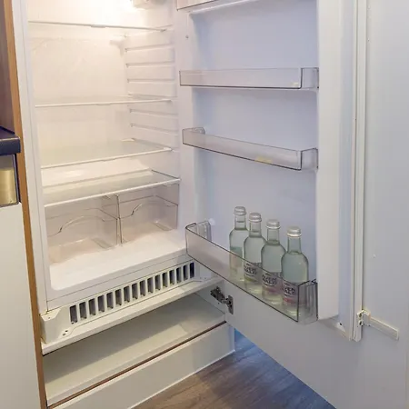 Immostay S#1 Zimmer - Parkplatz & Wlan, Modern, 4k-tv, Naehe Mercedes Benz Apartment