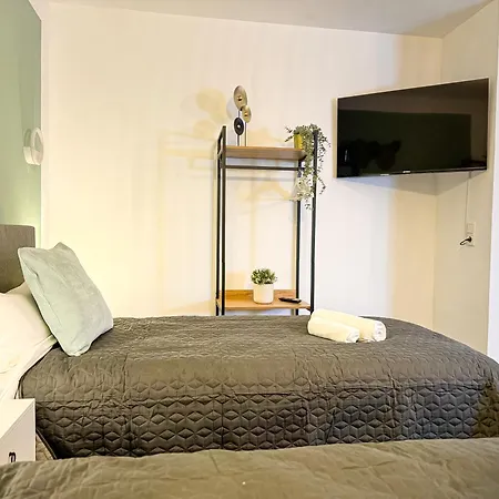 Immostay S#1 Zimmer - Parkplatz & Wlan, Modern, 4k-tv, Naehe Mercedes Benz * BRE